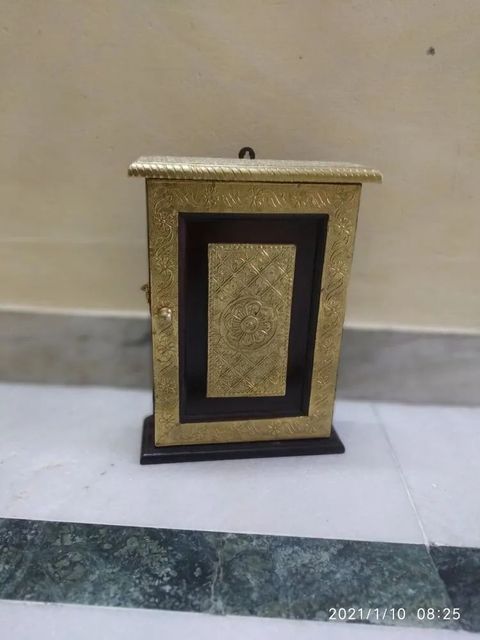 Brown Brass Wall Decoration Key Holder Theme brass Color brown Brand nikhil arts Origin Made In India Is It Handmade - Image 1