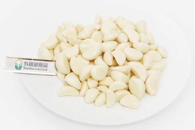 Frozen Garlic Freezing Temperature -18°c Brand Name Grandma Lake Fodd Color Retains Original Color Shelf Life 2 Years, 24 Months - Image 1