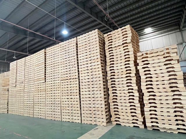 Wooden pallet - Image 3