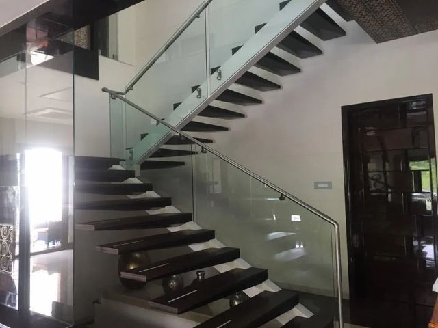 Silver Toughened SS304 & Glass Round Staircase Railing Color Silver Glass Type Toughened Usage/Application - Image 4