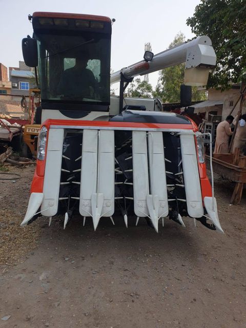High Performance Kubota Combine Harvester Cabin (2350 L) Agricultural Machinery Harvester Wheat Cutter Machine - Image 3