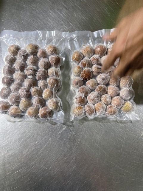 Frozen lychee Shelf Life 1 Year Flavor Natural, Icy Seasonality All Year Processing Method Iqf Ingredients 100% Lychee Lychee Variety Thieu - Image 3