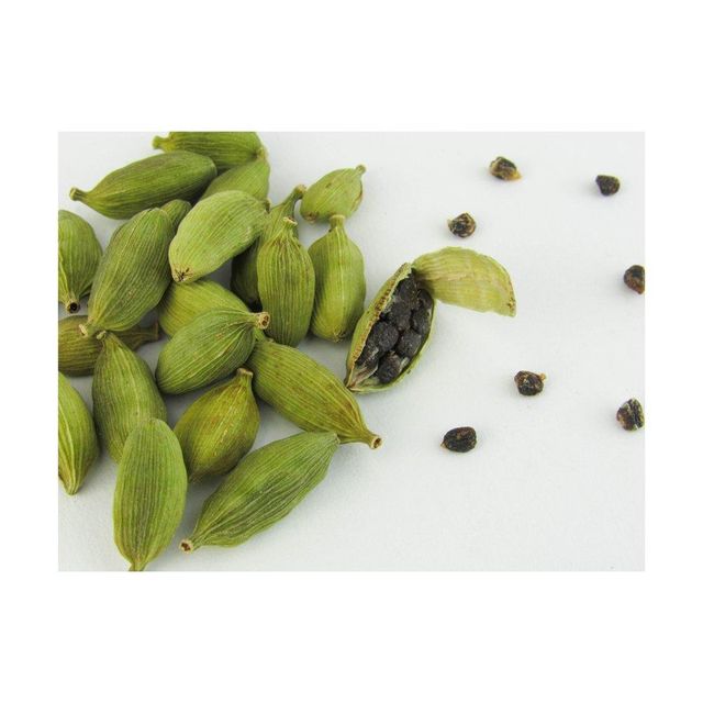 Premium green cardamom with strong aroma and rich natural flavor High quality green cardamom pods for cooking baking and beverages Export quality green cardamom for international spice markets Natural green cardamom with high oil content and fresh fragrance - Image 4