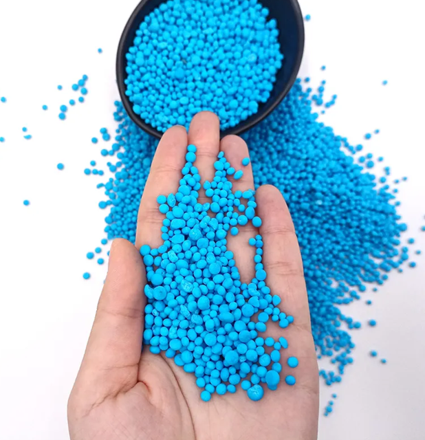 Premium Water Soluble Fertilizer NPK 20-20-20 For Agriculture Crop Yield Booster Leaf Growth Plant Nutrition Instant Absorptions - Image 4