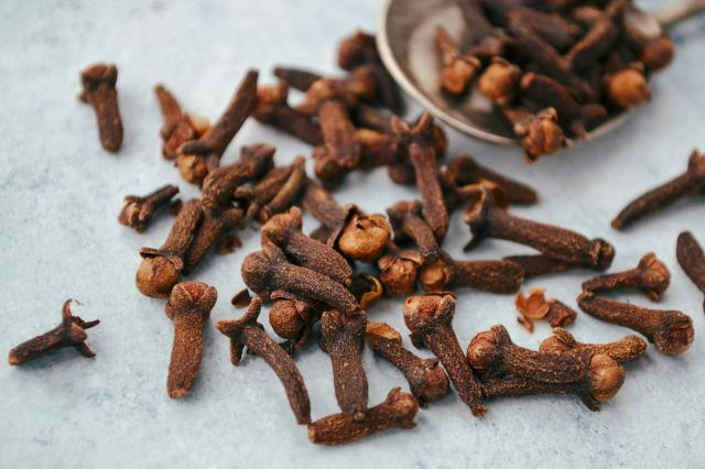 Premium Natural Dried Whole Cloves Spice Bulk Wholesale High Quality Clove for Cooking & Seasoning - Image 3