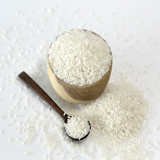 Vietnam Long Grain Rice 25kg 50kg Bags High Quality Long Grain White Rice Clean Polished Surface Smooth Cooking Texture Suitable For Daily Meals Catering And Trade Fast Delivery Premium Quality Wholesale - Image 4