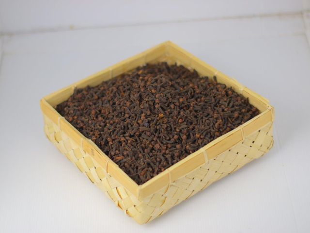 Lalpari Clove AB6 Flavor Aromatic Origin Indonesia Packaging Goni Sack Form Dried Flower Stalks Product Type Natural Resin - Image 2