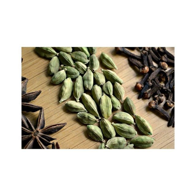 wholesale bulk green elaichi cardamom pods supplier export quality spice for tea industry food manufacturing and global tradebest price green cardamom elaichi pods per kg premium quality spice for cooking tea sweets desserts and herbal health uses - Image 1