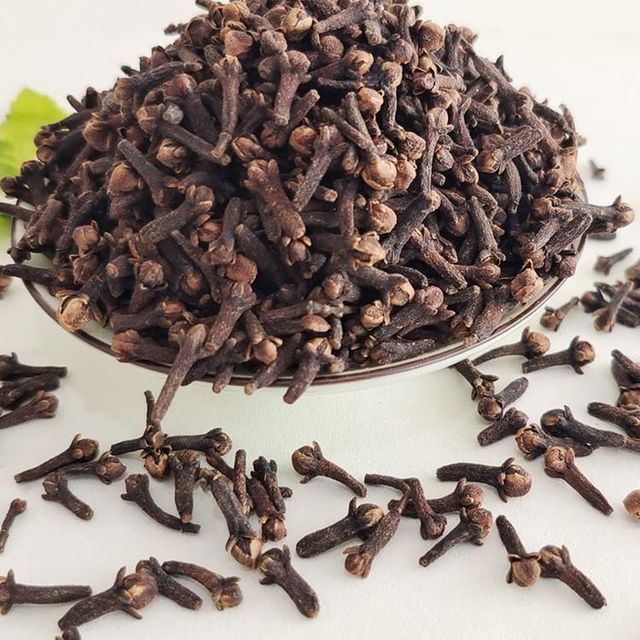 Export Grade Wholesale Cloves – 100% Pure Natural Sun-Dried Whole Cloves with Strong Aroma for Cooking, Baking, Herbal Products, Essential Oils, Industrial Food Processing, Bulk Supply, Custom Packaging Solutions, and International Shipping - Image 2