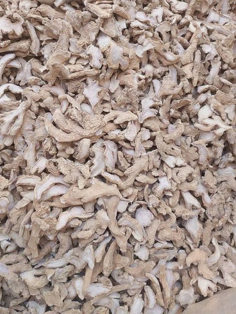 Dried Ginger Grade A Foreign Matter ≤ 1% Moisture Content ≤ 10% Place of Origin Nigeria Aroma Strong And Pungent Color Natural (no Artificial Coloring) - Image 1