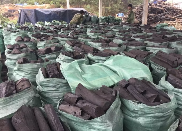 Bulk Shipment Of Hardwood Lump Charcoal Offering Low Ash Content And Long Burning Performance - Image 4