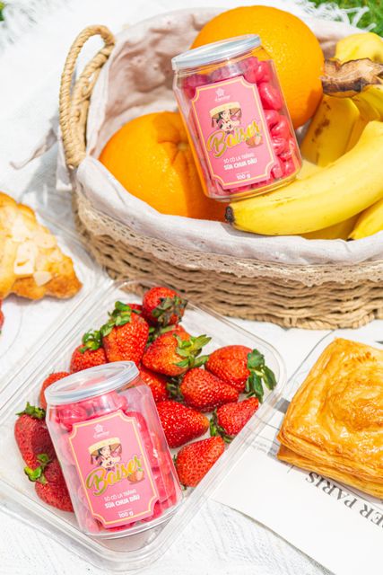 BAISER Collection Sugar Free White Chocolate Strawberry Yogurt Premium Quality 100gr Made Vietnam for Wholesale - Image 4