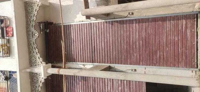 Remote Rolling Shutter Frequency 50 Hz Material Mild Steel Motor Capacity 300 kg Remote Type RF Remote Chromium Content - Image 3