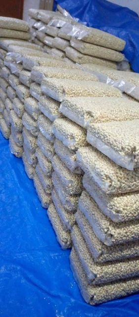 *CASHEW nuts _with WW180, WW240, WW320, WW450 Grade good grade A Max. Moisture (%) 7% Packaging 80kg jute bag suitable for sea freight - Image 4