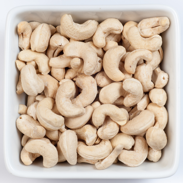 Premium Raw Cashew Nuts Rich In Natural Nutrients Cashew Nuts With 100% Freshness For Wholesale Supply And Bulk Buyers - Image 2