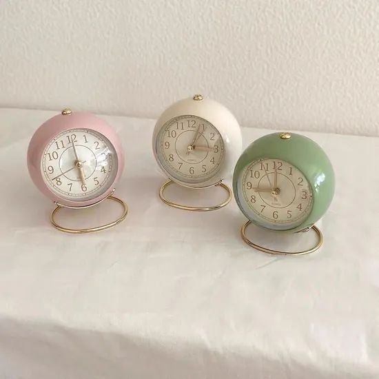 Small Table Clocks, Classic Non-Ticking Tabletop Alarm Clock Weight 2kg Brand PEARL Origin China Trademark SN Material Metal - Image 2