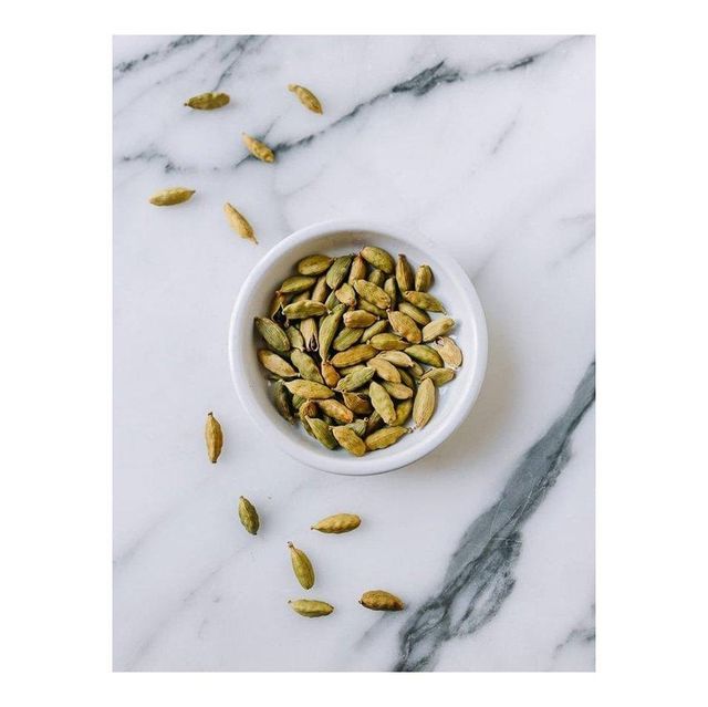 high grade green elaichi cardamom pods bulk supplier export standard spice for tea industry food manufacturing bakery chains and global spice trade with strict quality control and grading - Image 3