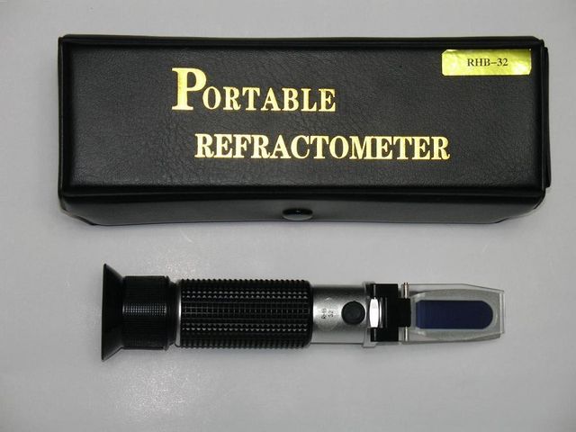 Hand Refractometers Sucrose Accuracy + 0.20 % Alcohol Accuracy + 0.2 % Vol Sucrose Minimum Division 0.2 % Alcohol Minimum Division 0.20 % - Image 1