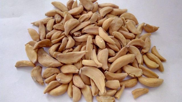 Dried Garlic Grade A Grade Texture Chopped 3-5mm, Flakes, Granules 0.1-1mm, Minced 1-3mm, - Image 1