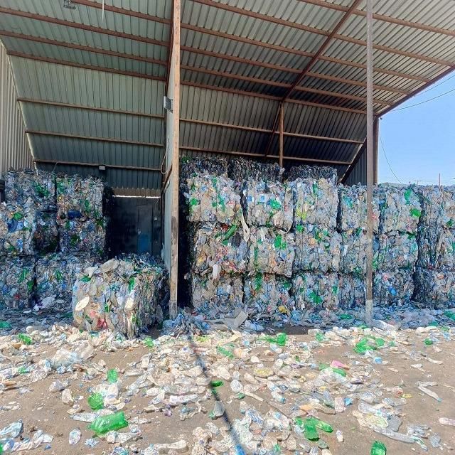 PET Bottles Recycled Plastic Scrap / Pet Bottle Scraps / Plastic Waste Pet Bottles Scrap in Bale Low Price - Image 4