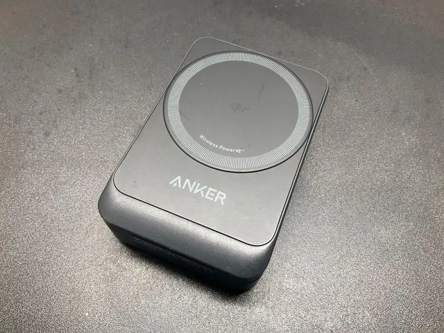 Anker MagGo 3-in-1 Charging Station MagSafe Compatible Wireless Stand A2557 for wholesale price and export worldwide - Image 3