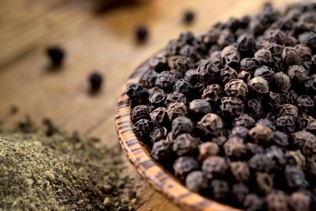 Premium Whole Black Pepper Dried Raw Spice 500g 550g Strong Flavor Fresh Kitchen Ingredient For Home And Restaurant Use - Image 3