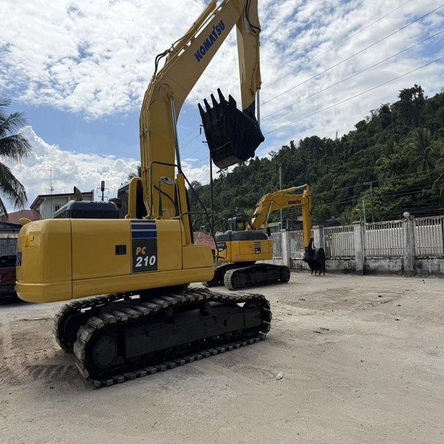 Compact Excavator With Fuel Efficient Engine For Residential Commercial And Industrial Construction Jobs - Image 3