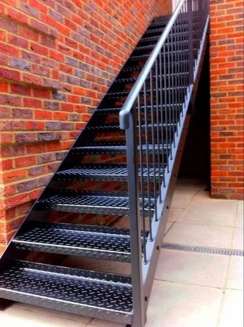 Straight Run Railing Mild Steel Staircase Railing, 20 Feet Color Brown Length 20 Feet ...