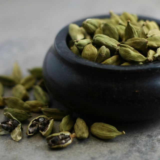 Green Cardamom Premium Handpicked Pods With High Essential Oil Content For Food Service And Ingredient Distribution - Image 3