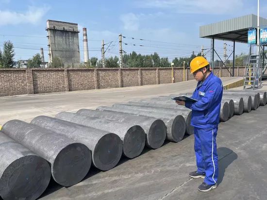 High Power Good Quality Graphite Electrodes Model NO. 3 Origin China Trademark DAH Type RP/HP/UHP Diameter 75-700mm Length 1000-3000mm - Image 3