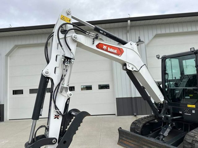 Fairly used Bobcat E60 Mini Crawler Excavator Perkins Compact Hydraulic Digger Bearing Motor Enclosed Cab for Construction - Image 3