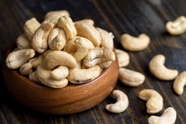 Premium White Whole Cashew Kernels Wholesales | 100% WW240, W180, W320 Export Quality - Image 4