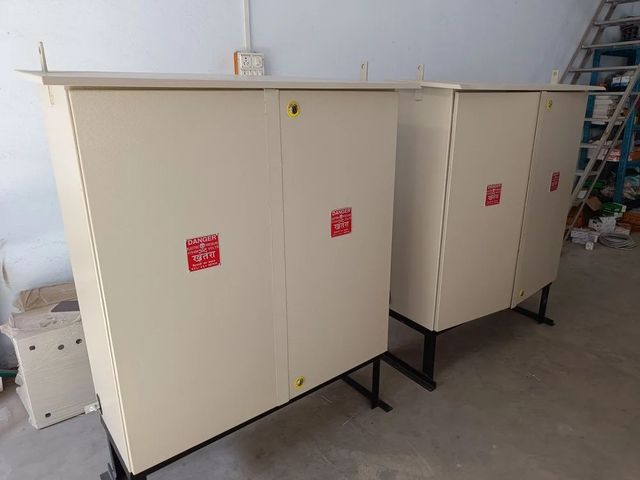 Three Phase 24 Way Feeder Pillar Panel Material CRCA Bus Bar Aluminium Phase Three Phase Rated Voltage 440 V Connection Type 24 - Image 2