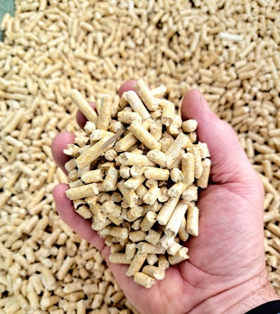 Pine Wood Pellets 6mm 7% Moisture Biofuel Fuel Pellets for Heating System 15kg Bag Bulk Supply - Image 4