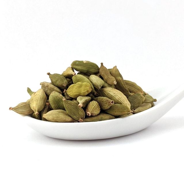 Export Ready Whole Green Cardamom Available With Moisture Control Packing And Farm Origin Details For Wholesale - Image 4