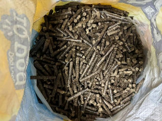 High Quality 6mm Diameter Natural Pine Oak Wood Pellets Firewood Briquette Shape Wholesome Biomass Burner Powders - Image 4