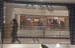 Poly Carbonate Shutter Strength High Finish Strong Durability High Material Poly Carbonate Application Shops, Windows, - Image 1