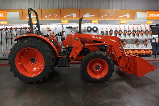 Kubota M7060 Reliable Diesel Tractor for Modern Agriculture - Image 3