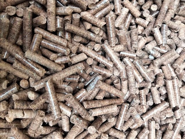High Quality Biomass Wood Pellets For Fuel Burners Bulk Pine Wood Pellets Size 6mm 8mm - Image 1