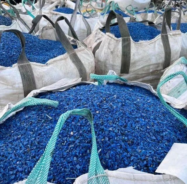 HDPE Blue Drum Regrind PET Material Recycled Plastic Scrap Natural Industrial Waste Bottle Molding Grade - Image 4
