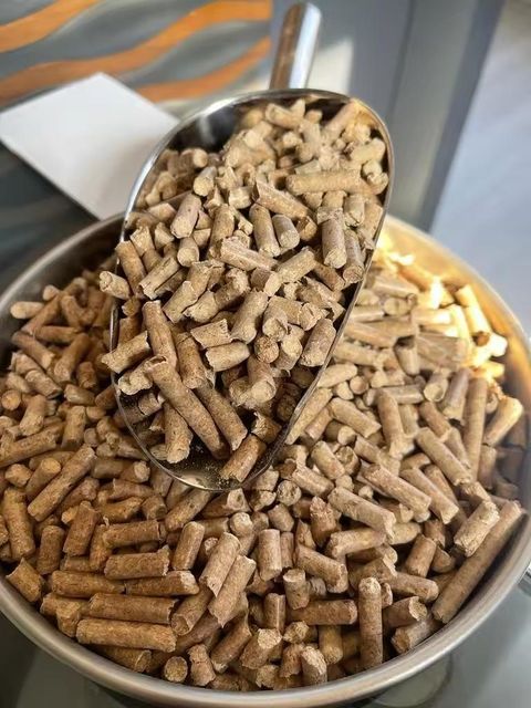 Wooden Biomass Briquette Pellets France Best Price EN Plug A1 A2 Heating 10% Ash 1100-1300kg/m Density 6-8mm - Image 4
