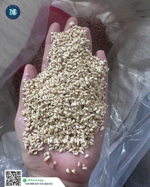 Cashew Nuts W240,W320, SW, WS, LP, SP, BB,.. Grade Vietnam supplier Moisture (%) 5% Packaging Vacuum bag/tin Broken: 5% , Grade: A , Shelf Life: 24 months - Image 2