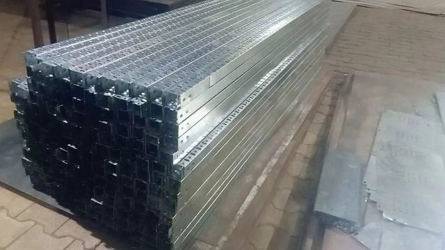 Wire Mesh Cable Tray Color Silver Thickness 2 mm Shape Rectangular Type Perforated Cable Tray Surface Finishing - Image 6