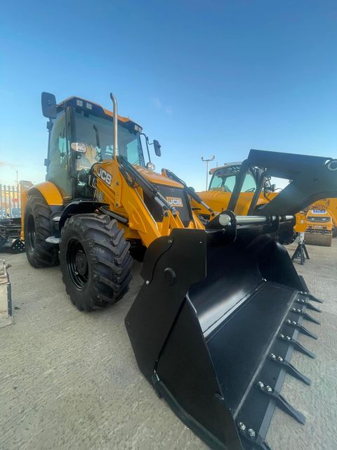 Used JCB 4CX Backhoe Loader 8.3 Ton Perkins Engine Gearbox Pump PLC Bearing 2023 Model Construction Machinery with for R - Image 2