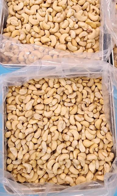 Cashew Nut W320 Organic Roasted Nuts Form Whole Organic Yes Origin Turkey Degree of Processing Blanched, Roasted - Image 1