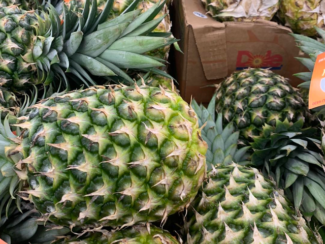 MOST POPULAR DOLE TROPICAL FRESH SWEET WHOLE PINEAPPLE PREMIUM EXPORT GRADE 10KG CARTONS ON SALE - Image 2