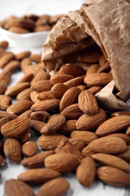 Factory Sells Fresh Healthy Large-Grain Almonds With a Strong Airtight Organic Almond Nuts Dried Raw Almond - Image 2