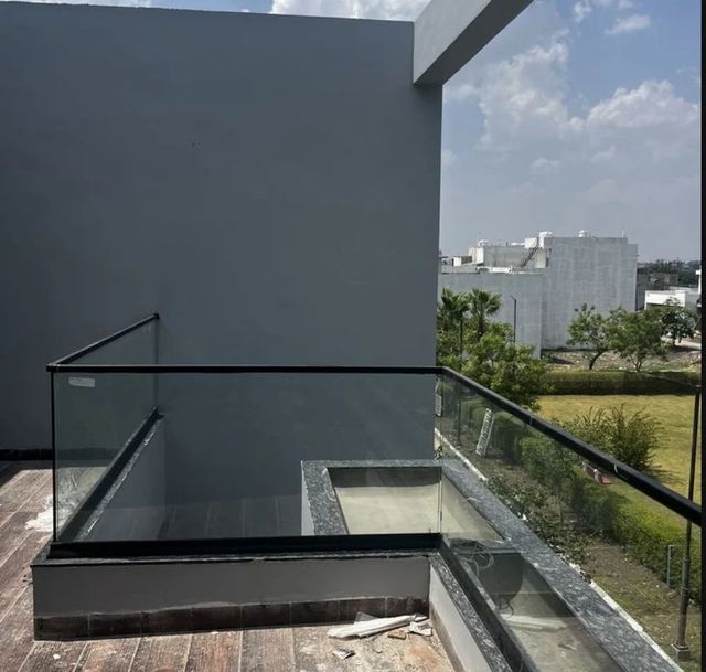 Aluminium Profile Glass Railing, 10 mm Finish Anodized Material Aluminium Application Balcony Glass Type Laminated Glass Thickness 10 - Image 2