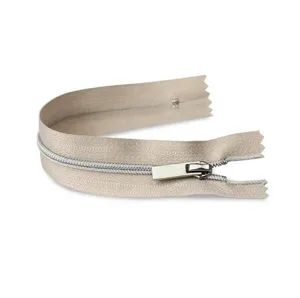 High Quality 3# Nylon Zipper Chain Fast Delivery Silver Teeth Wholesale for Bags - Image 3