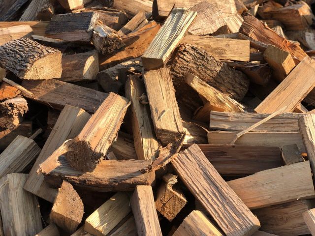 Premium Mixed Firewood Oak Beech And Mangrove Hardwood Logs Carefully Selected Seasoned Dry Wood Perfect Heat Output For Home Fireplace Restaurant Use Fast Delivery Buy Premium Quality Long Lasting Burn Natural Energy Efficient Heating Solution Wholesale Supply - Image 4